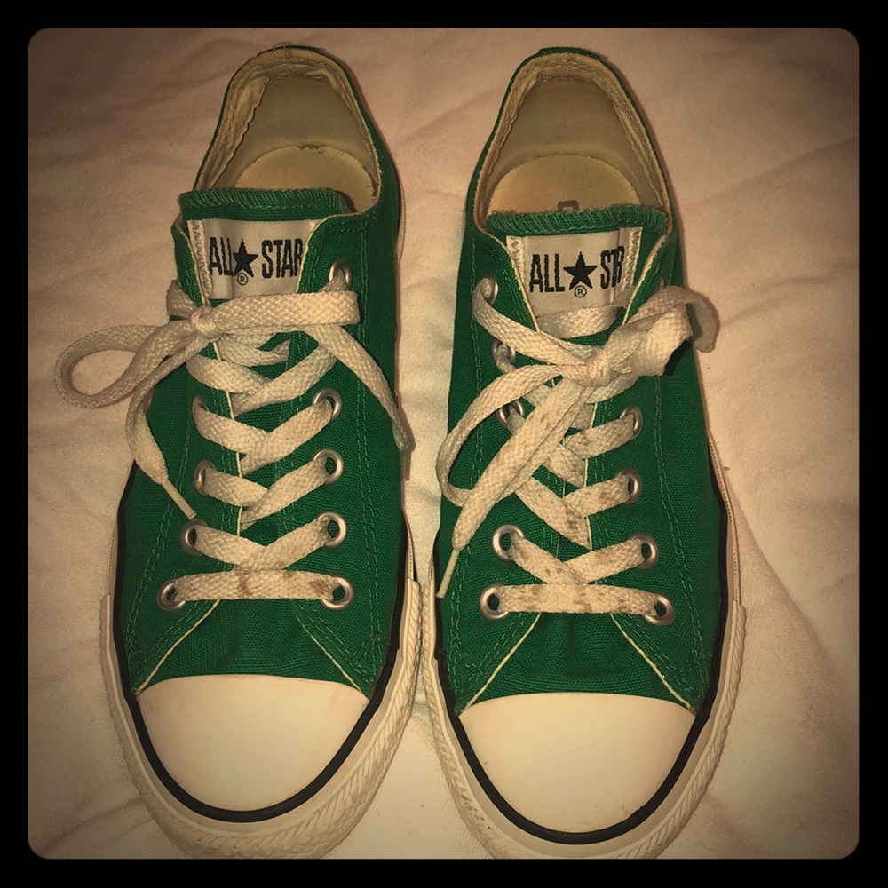 Kelly green chuck Taylor’s. Women’s 8